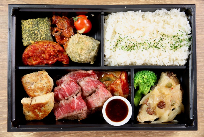【NEW】和牛ステーキ～フォアグラの西京味噌漬け添え～（トリュフ醤油ソース）の画像2