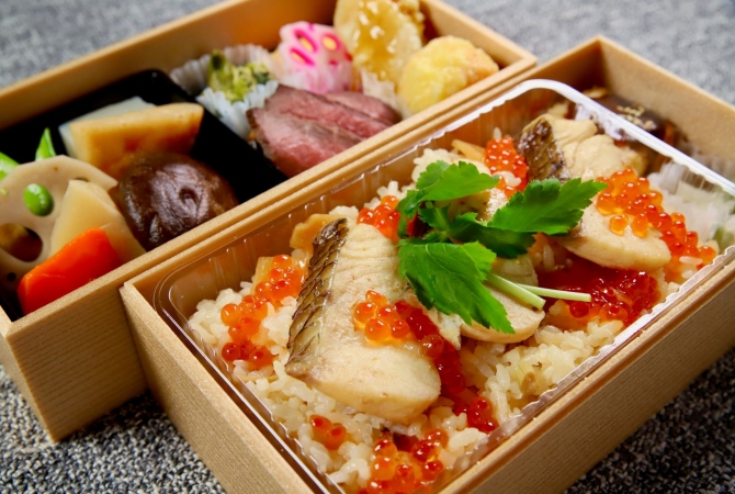 鯛めしイクラのせと和牛ステーキ(二段重)の画像2