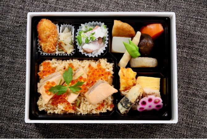 はらこ飯　御膳（長方形型）の画像2